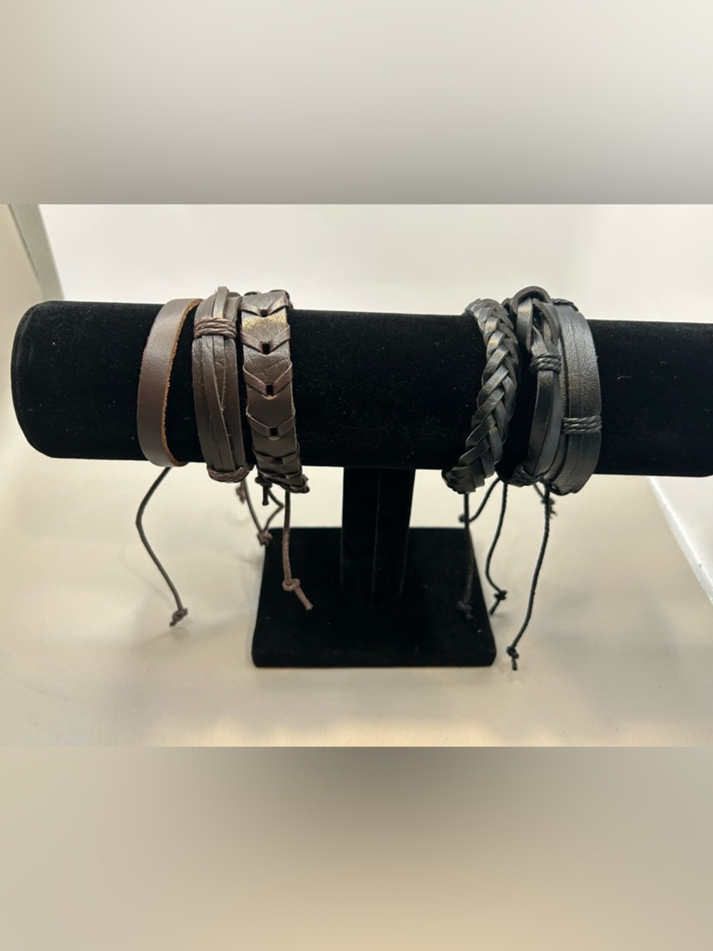 Set Men's Layered Leather Bracelets in Black and Brown